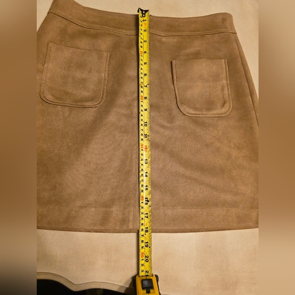 LOFT Faux Suede Mini Skirt Tan/Khaki Size 10 A-Line Pockets - Picture 6 of 8
